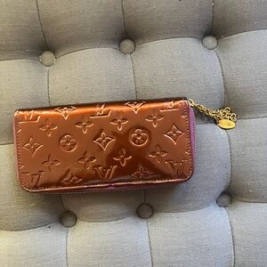LV Glossy Wallet With Accessories